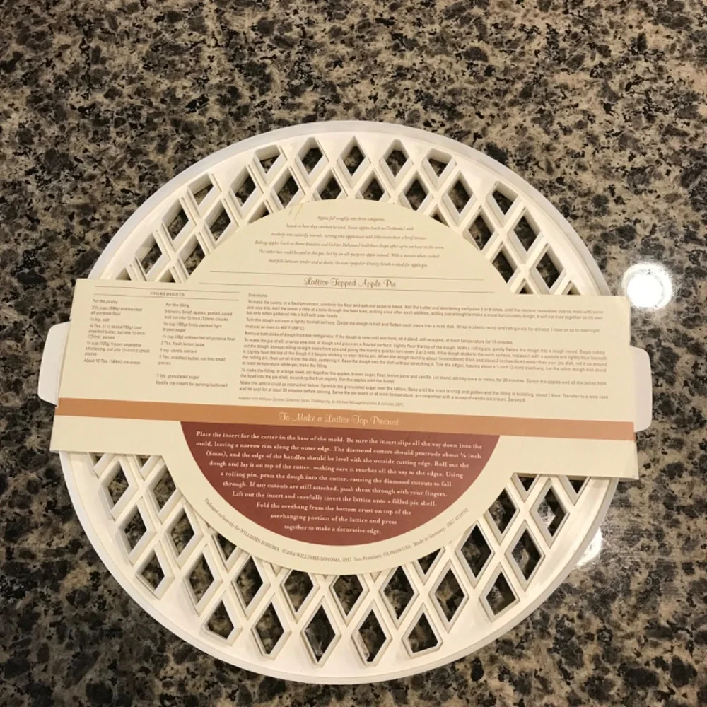 Lattice piecrust cutter